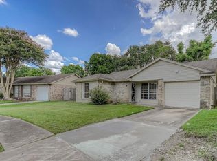 3003 Windemere Dr, Pearland, TX 77584