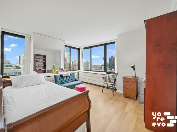 300 East 85th Street image 6 of 15