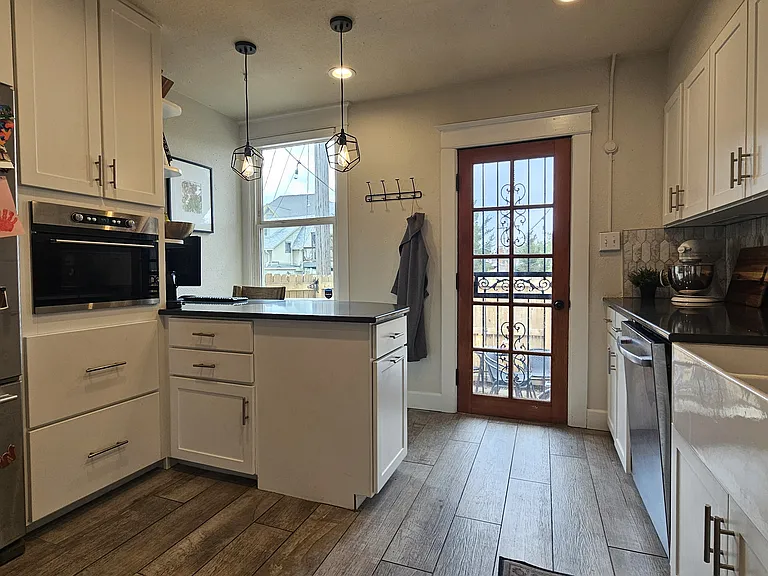 2624 W 33rd Ave — Photo 6