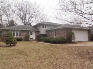 112 N Menominee Dr, Minooka, IL 60447