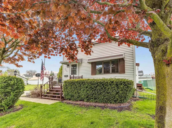 285 Division St, Algoma, WI 54201