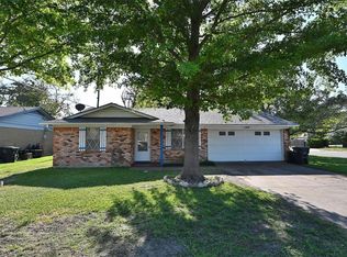 1617 McAnear St, Cleburne, TX 76033