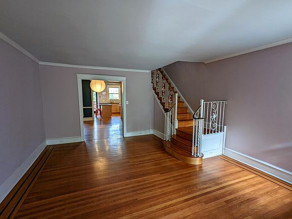3rd image of 4833 Larchwood Ave