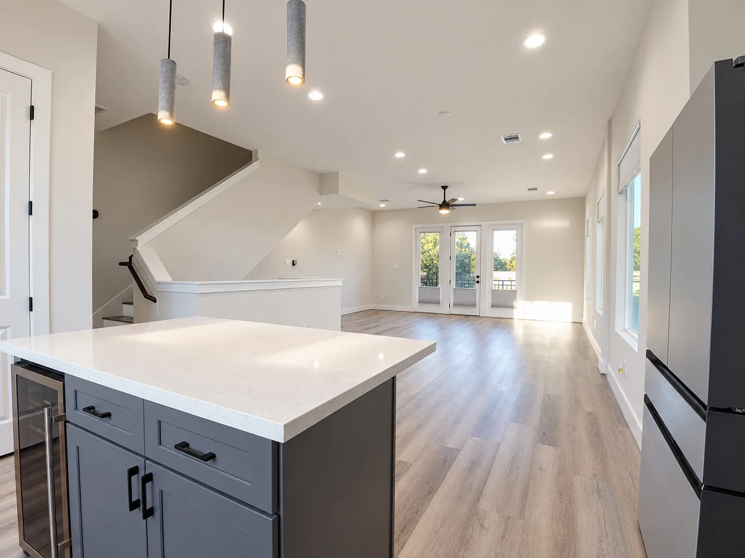 3 bed, 3.5 bath, 1978 sqft, $2,890 — Photo 3