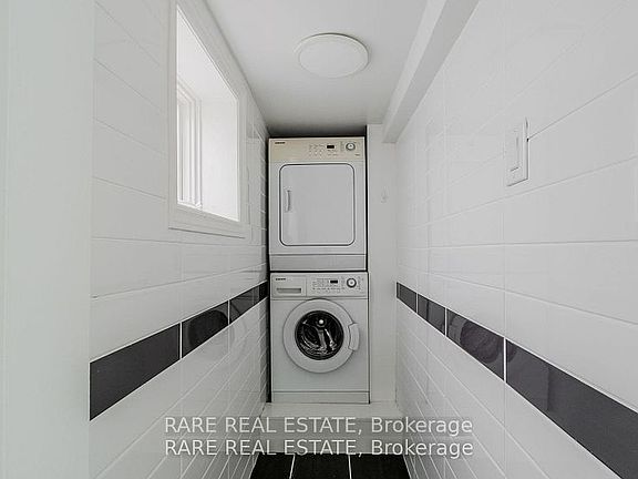 3rd image of 538 Roxton Rd