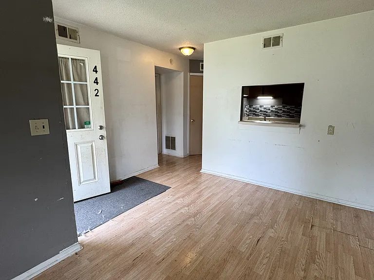 434 S Gosse Blvd #442 — Photo 5