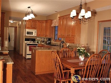 4th image of 1420 Country Ln