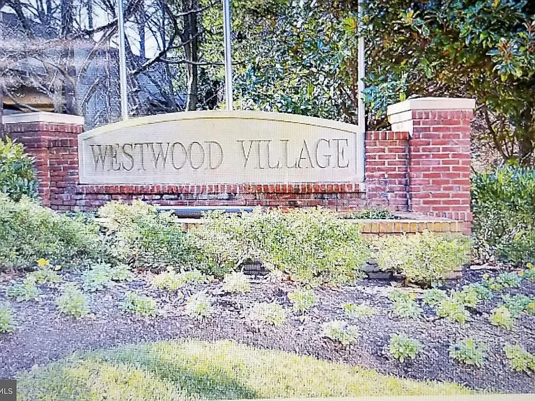 8904 Ashgrove House Ln — Photo 23