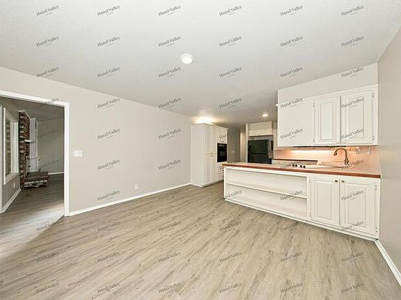 3rd image of 7100 N Comanche Ave
