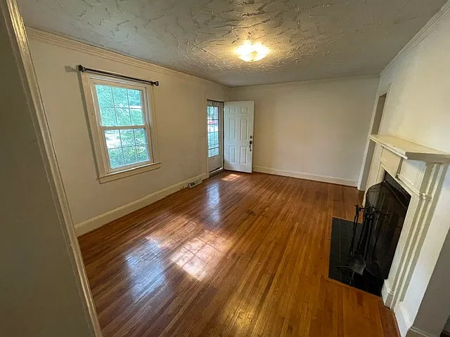 2 bed, 911 sqft, $2,000 — Photo 3