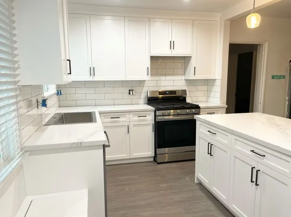 4126 W Toluca Lake Ave, Burbank, CA 91505