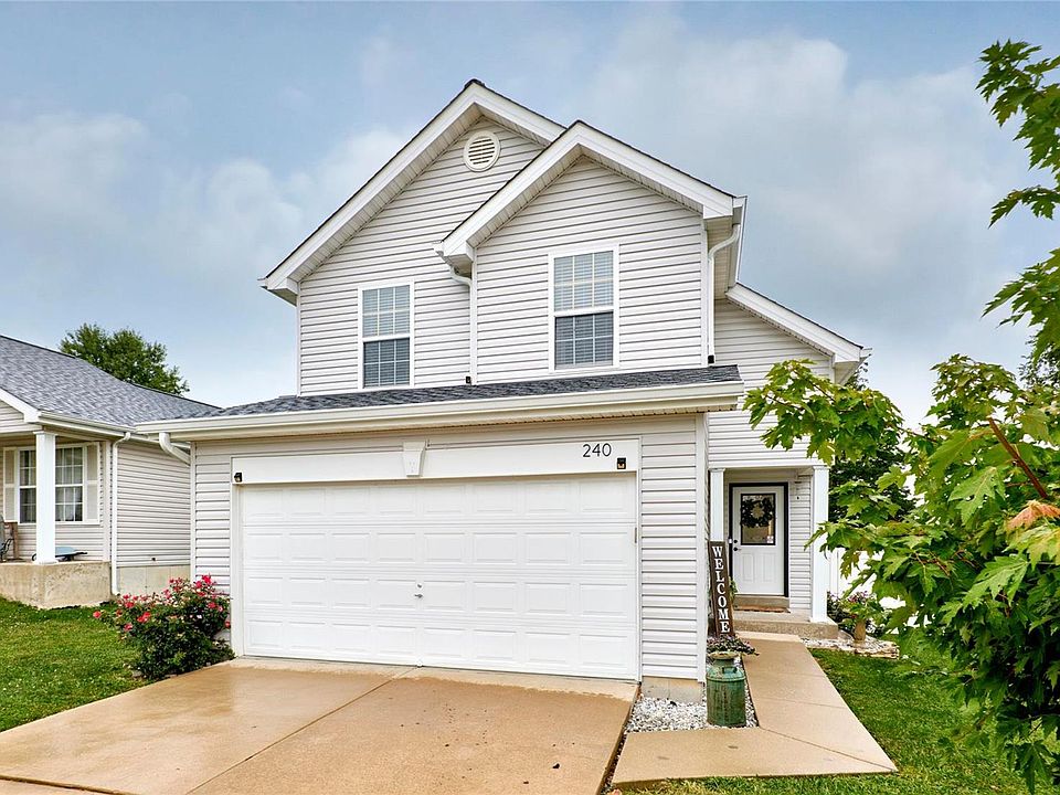 1st image of 240 Autumn Oaks Dr