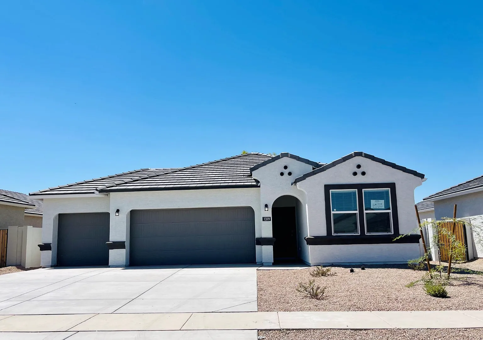 Lovely 4-Bed 2-Bath 3-Car Garage Home for Rent in Coolidge! — Photo 1
