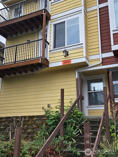 2nd image of 5802 Roosevelt Way NE