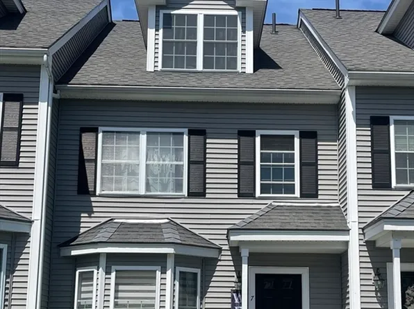 7 Sprucewood Ln #74, Worcester, MA 01606