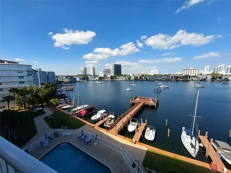 400 Golden Isles Dr #47 — Photo 15