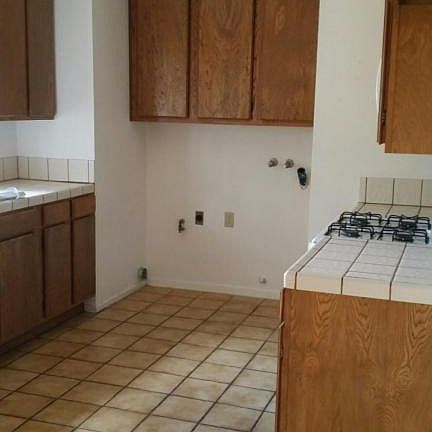 5th image of 13144 E Avenue W12