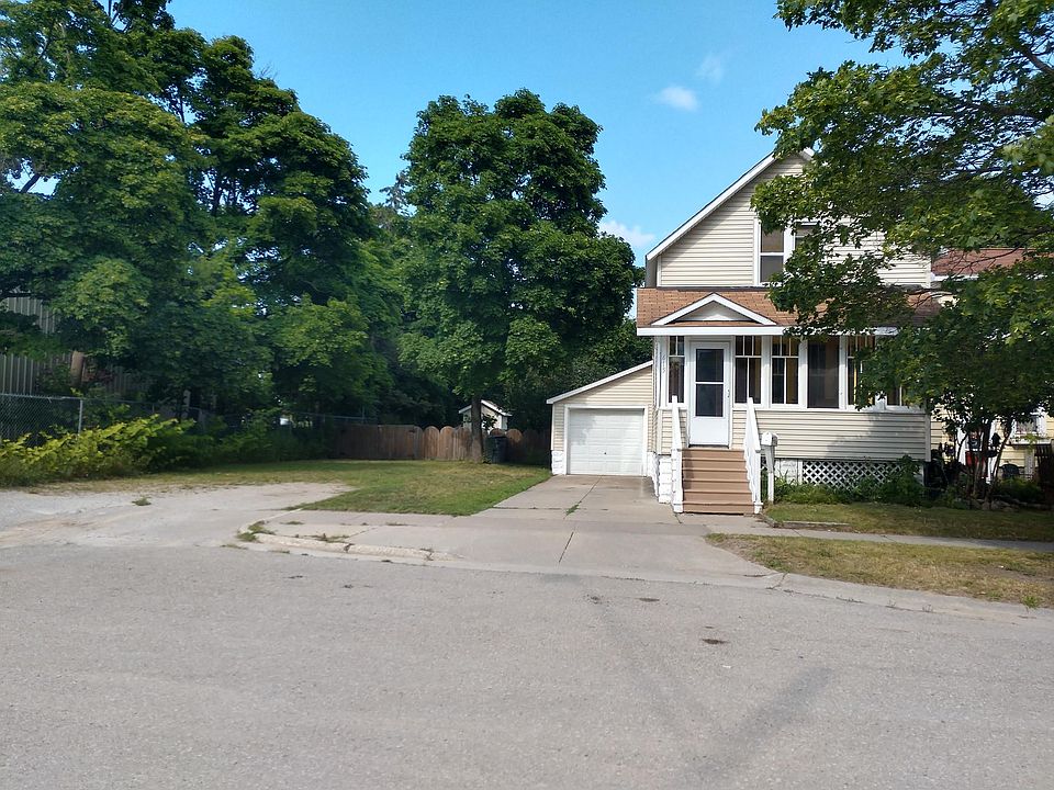1st image of 615 Saginaw St