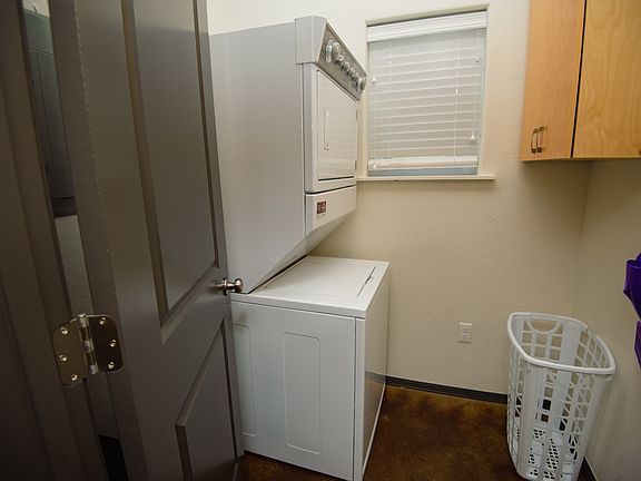 5th image of 136 W Elm Ave #1