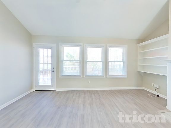 3rd image of 105 Peach Pointe Dr