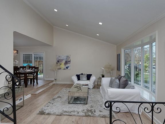 5th image of 734 Los Huecos Dr