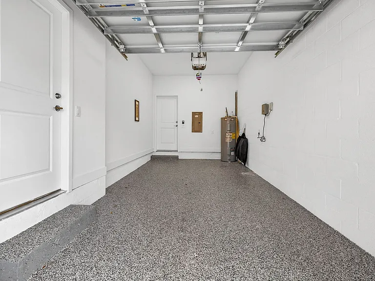 W Cherry St — Photo 19