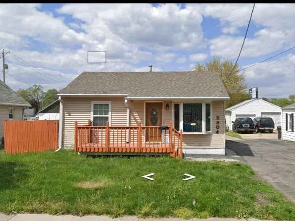 2904 Walker St, Des Moines, IA 50317