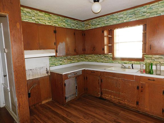 5th image of 108 Bluff St