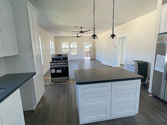 5th image of 917 Shetland St