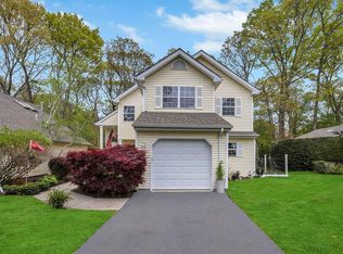 33 Saddlebrook Ct, Middle Island, NY 11953