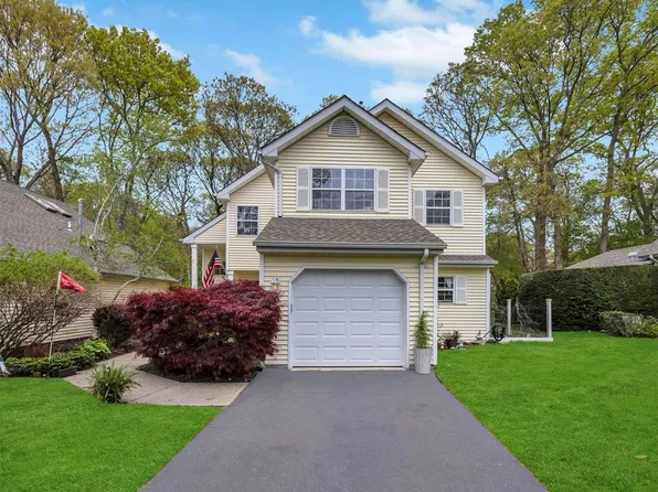 33 Saddlebrook Court, Middle Island, NY 11953