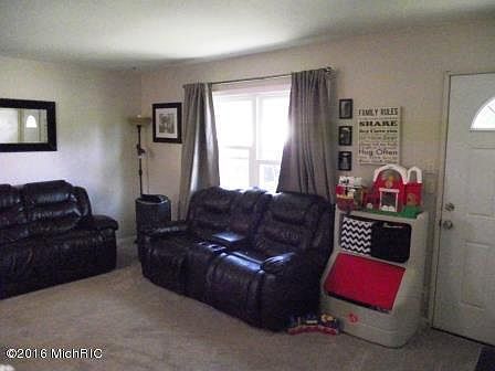 3rd image of 703 Diana St
