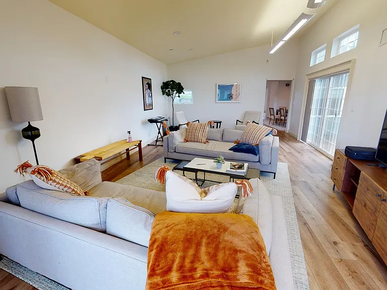 188 Jasmine Way — Photo 2