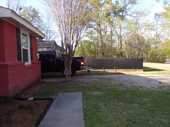 5th image of 39 Bellaire Dr