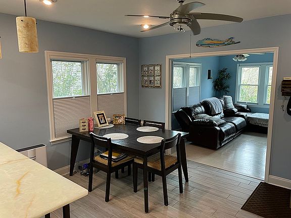 4th image of 30 The Cres APT 1