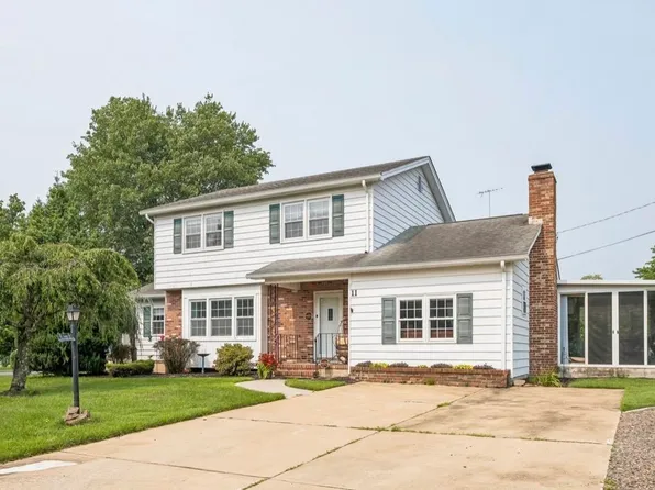 11 Queens Ln, Hammonton, NJ 08037