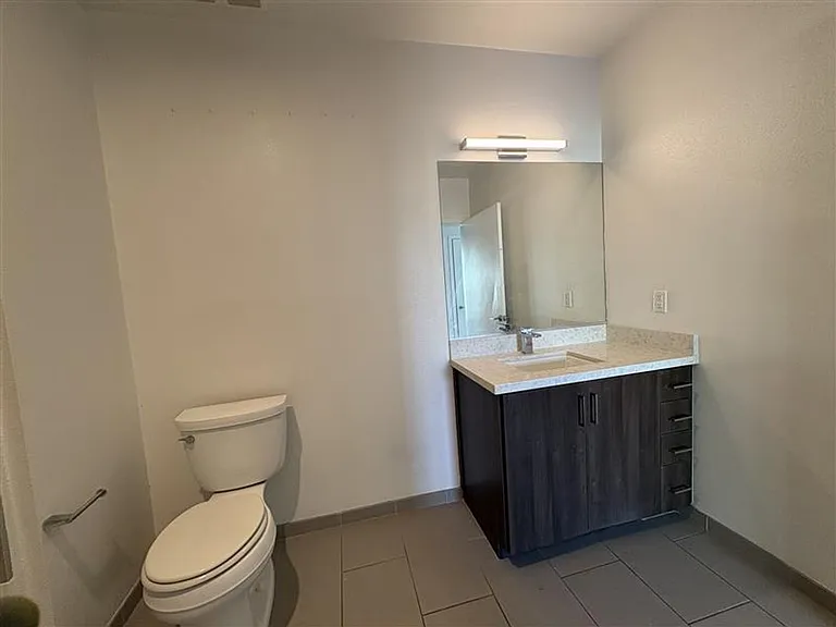 Maya Apartments at 535 Kingsley Dr in Los Angeles — Photo 42