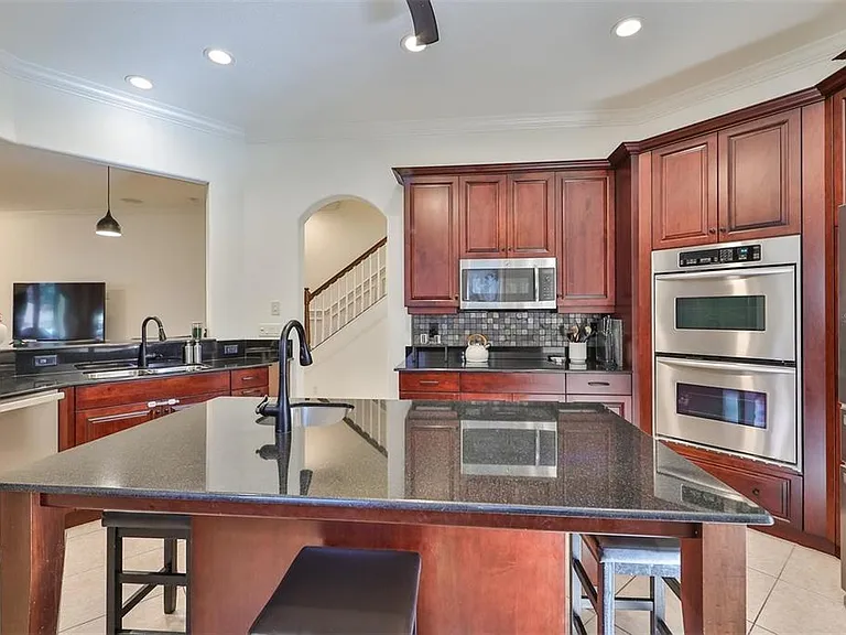 602 Saxony Blvd — Photo 13