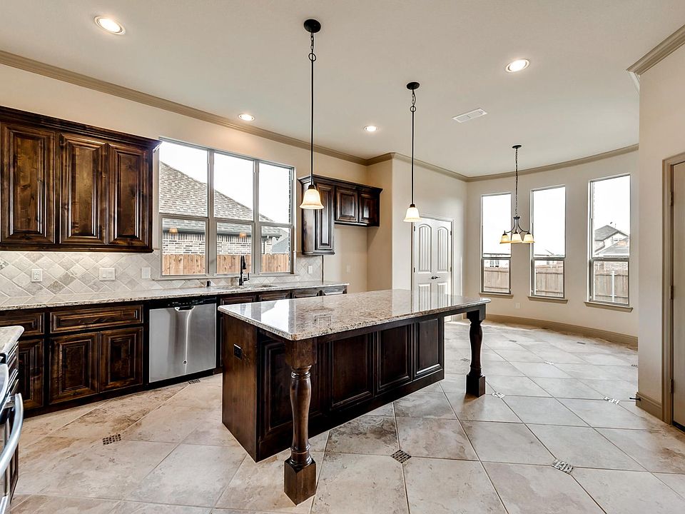 1st image of 116 Manor Ln