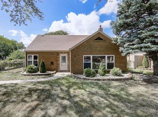 9042 S 49th Ct, Oak Lawn, IL 60453