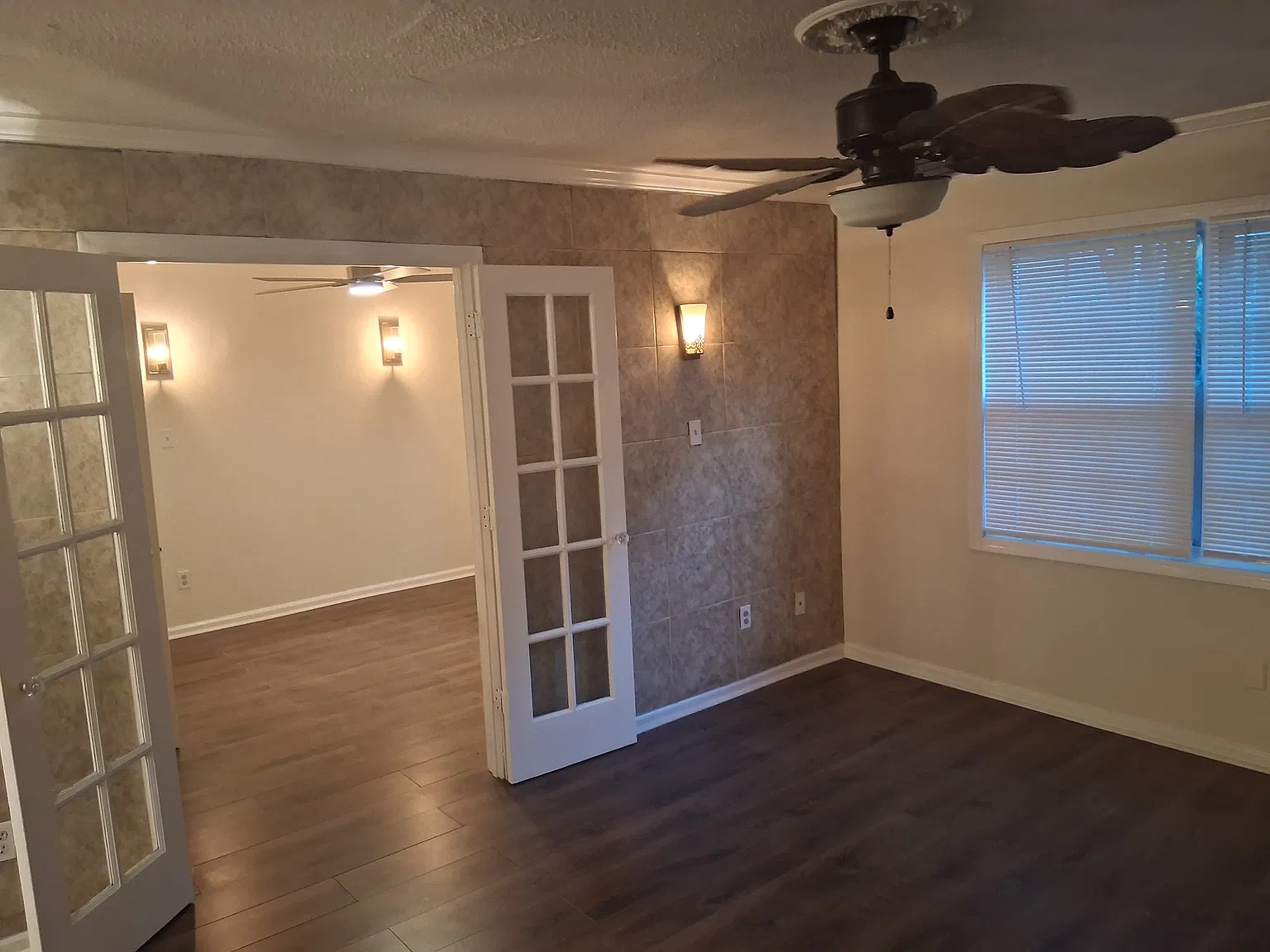 2 bed, 875 sqft, $1,300 — Photo 2