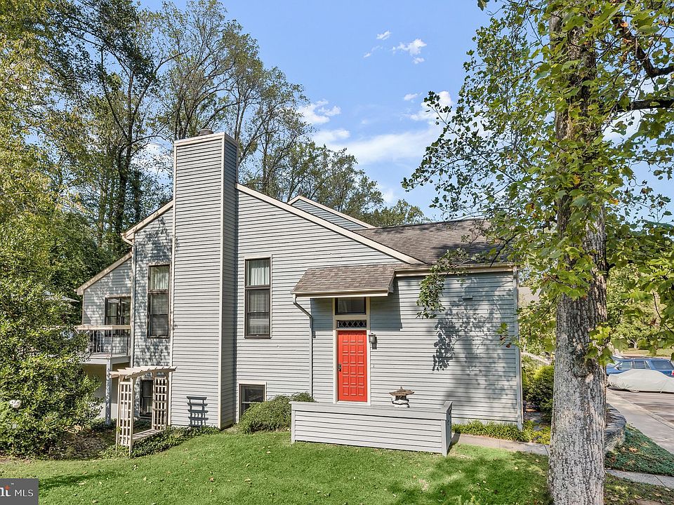 1st image of 410 Cranes Roost Ct