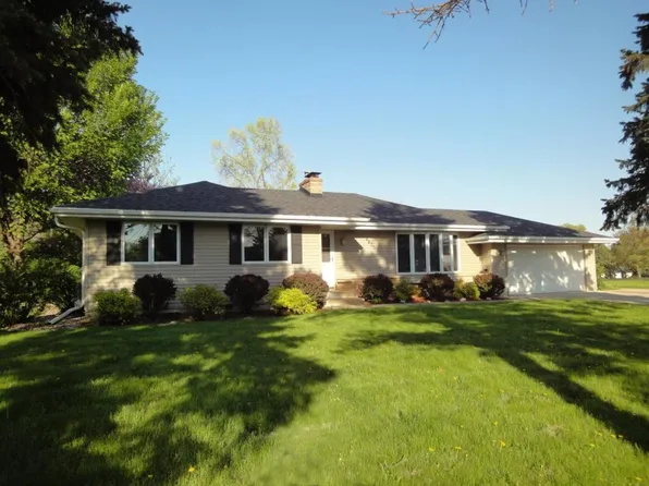 4835 Deerwood Dr, Minnetonka, MN 55343