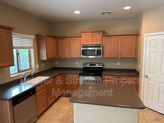 3rd image of 2044 W Monte Cristo Ave