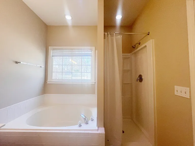206 Hyde Park Ln — Photo 16