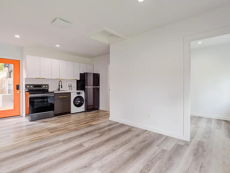 20650 Cantlay St — Photo 3