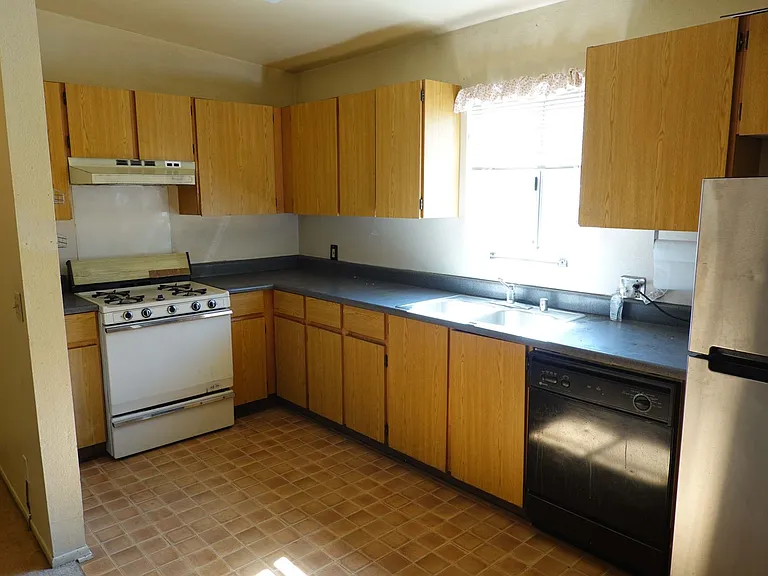 4609 Ellenwood Dr — Photo 2