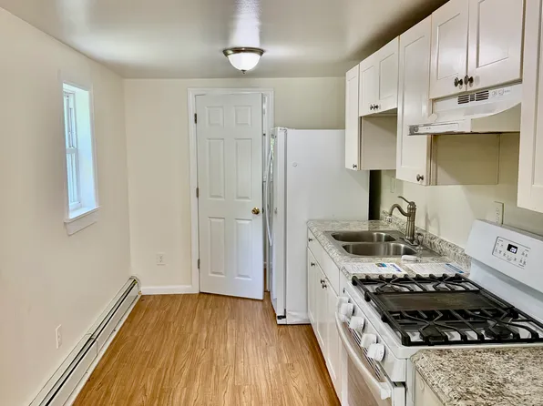 27 Gatto Dr, Mount Kisco, NY