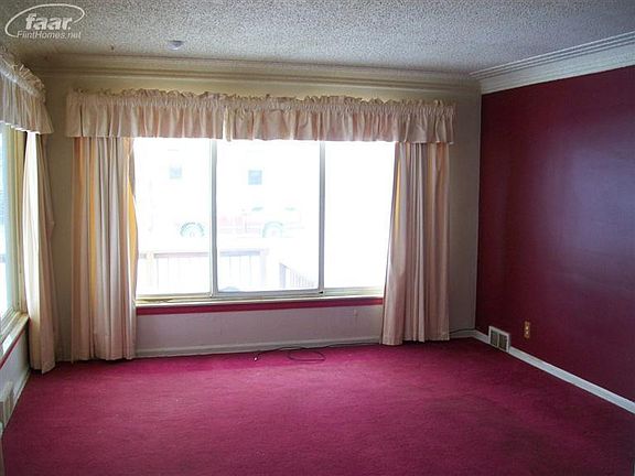 4th image of 635 Lincoln Ave