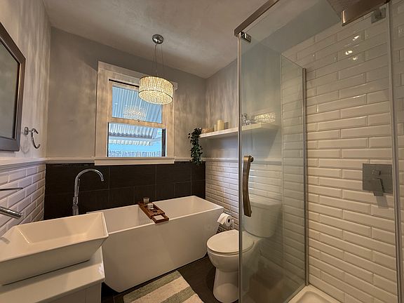 3rd image of 3011 Kaina St